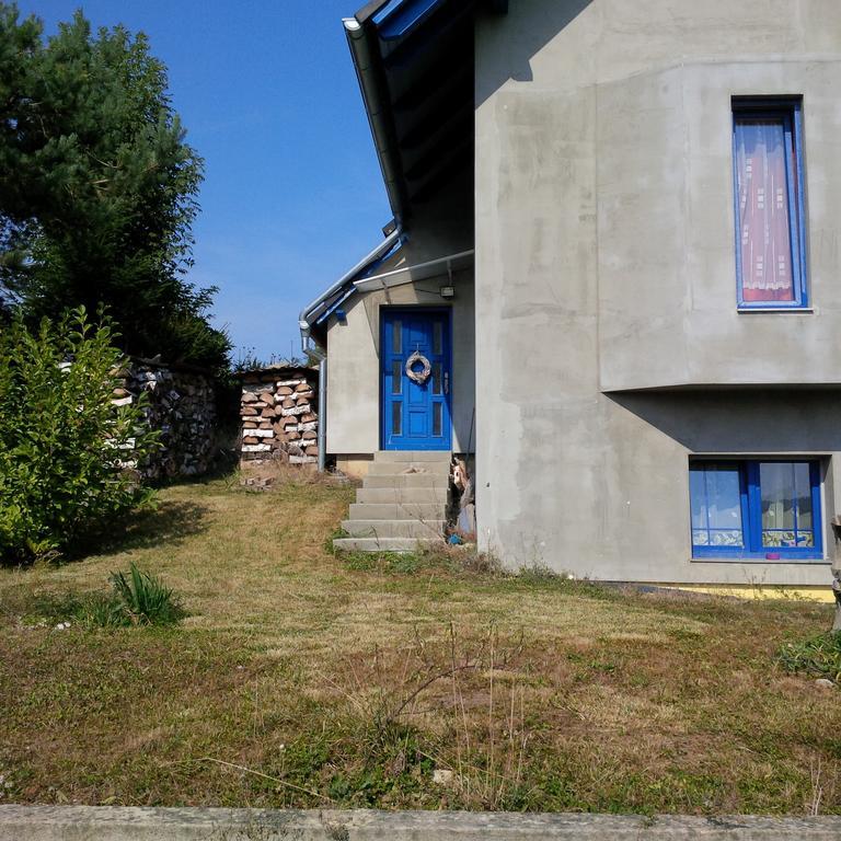 Chata U Rybnika Msecke Zehrovice Exterior photo
